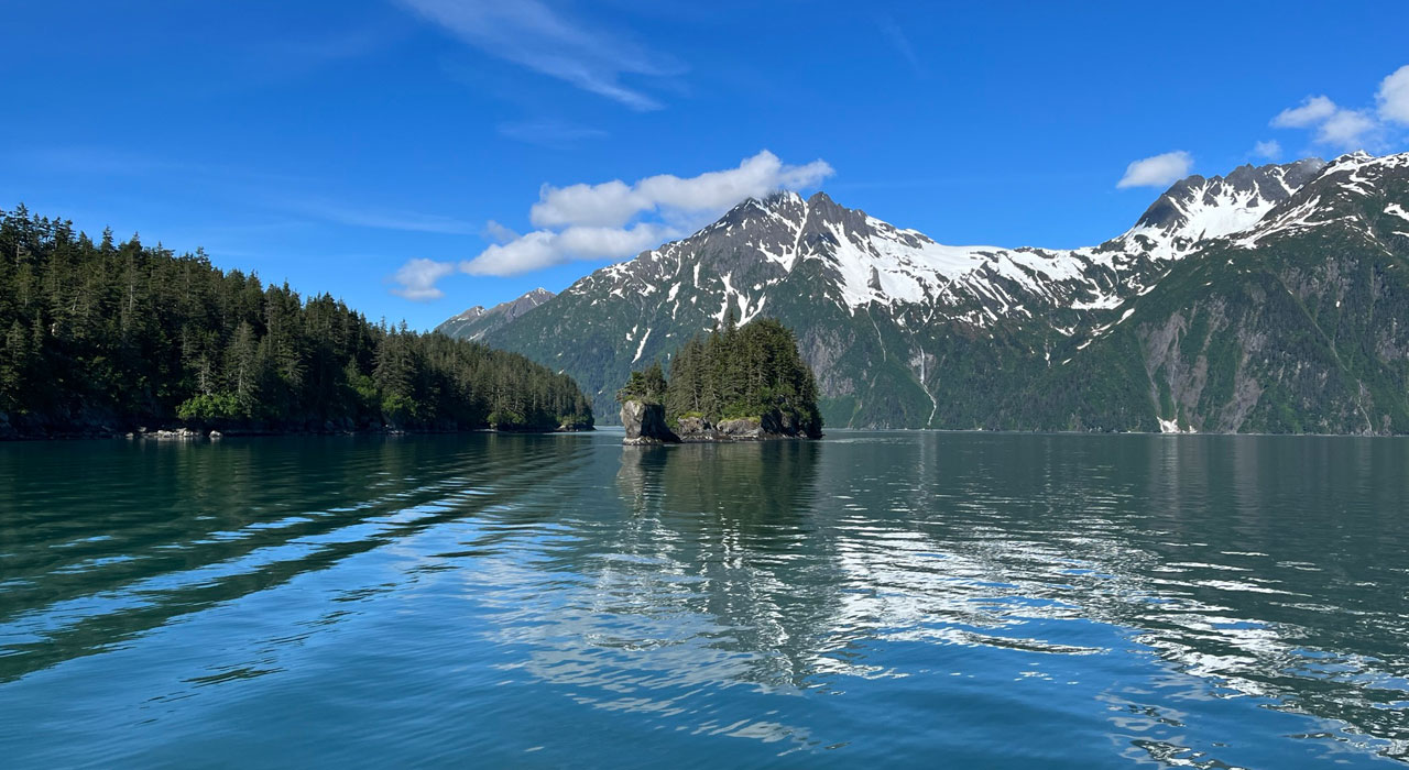 Alaska lake and mountains